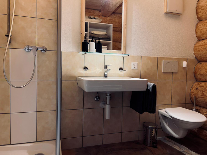 Bathroom 3, Standard 4 - Private Bathroom - Heiti Lodge, Saanen