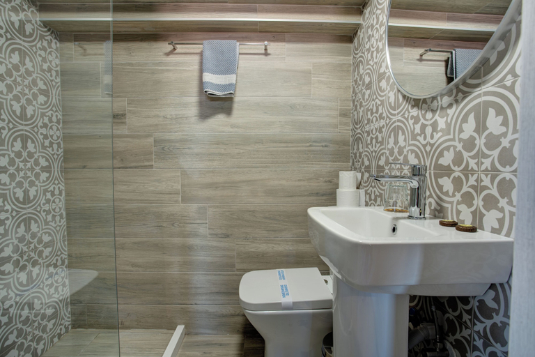 Bathroom 5, Heliotrope The Studios, North Aegean
