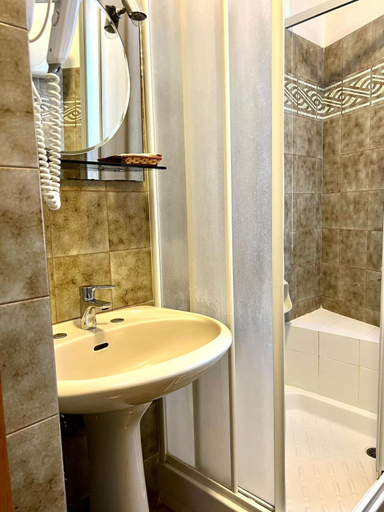 Bathroom 3, Hotel Marvin, Siena