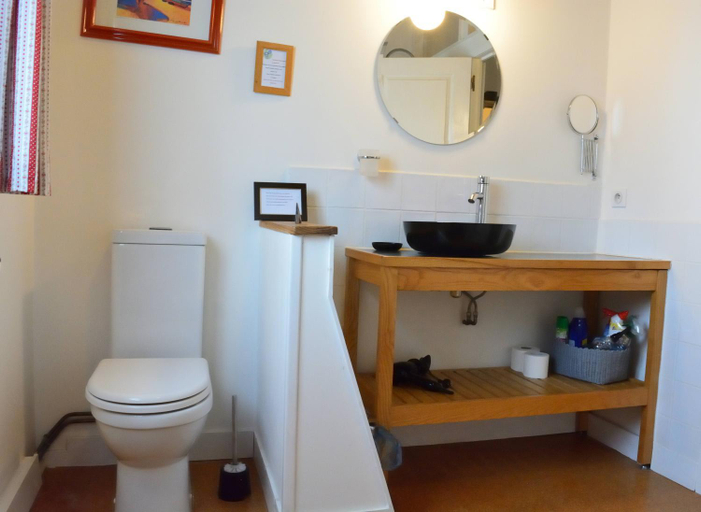 Bathroom 2, Gites le clos du verger avec piscine chauffee commune, Dordogne