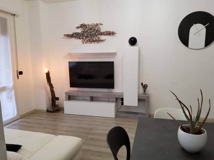 Others 4, Cali House, Savona