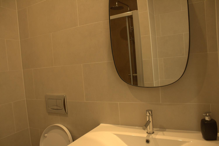Bathroom 10