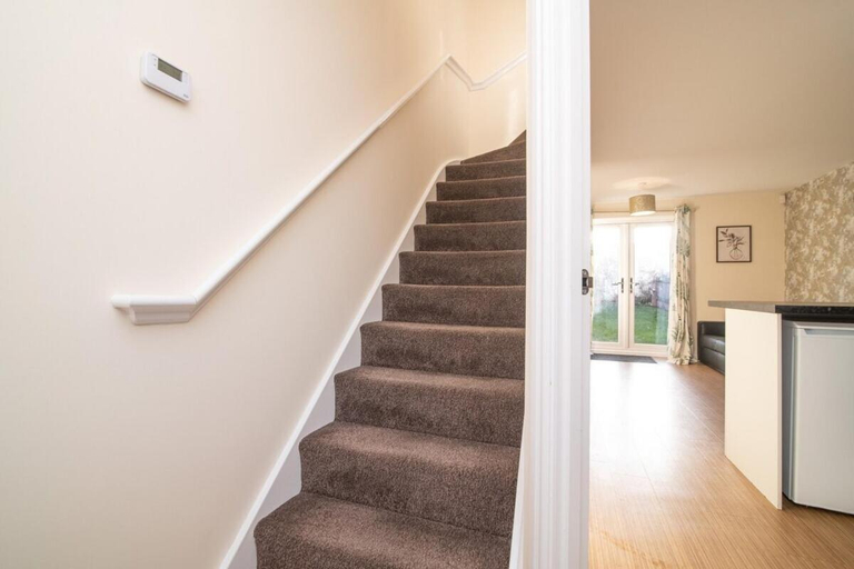 Others 1, Beautiful 2-bedroom house with parking and garden, Wolverhampton