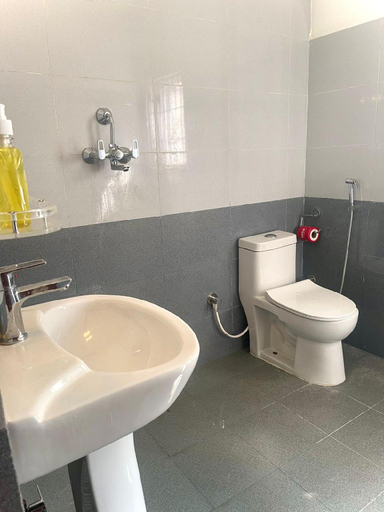 Bathroom 2, Bipana's Homestay & Apartment, Bagmati