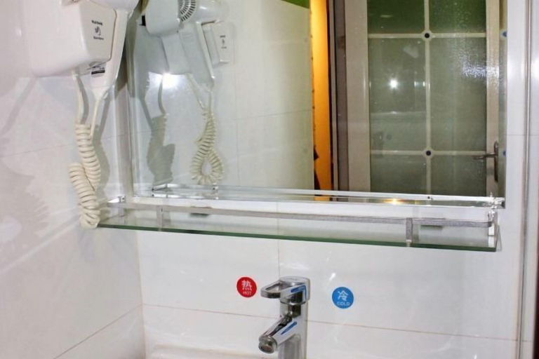 Bathroom 3, 7Days Inn Shenzhen Shajing Metro Station public square, Shenzhen