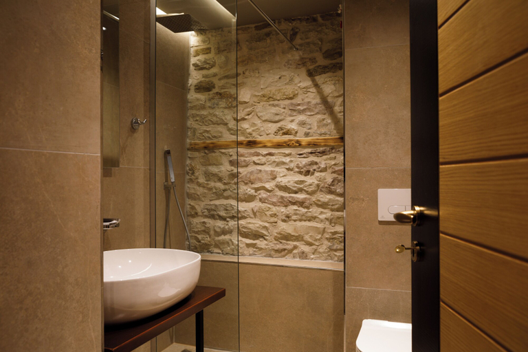 Bathroom 3, Furra Restaurant & Rooms, Gjirokastrës