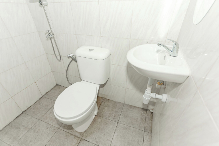 Bathroom 3, Hotel O Mangga Besar Near Kota Tua Formerly Fresh Hotel, West Jakarta