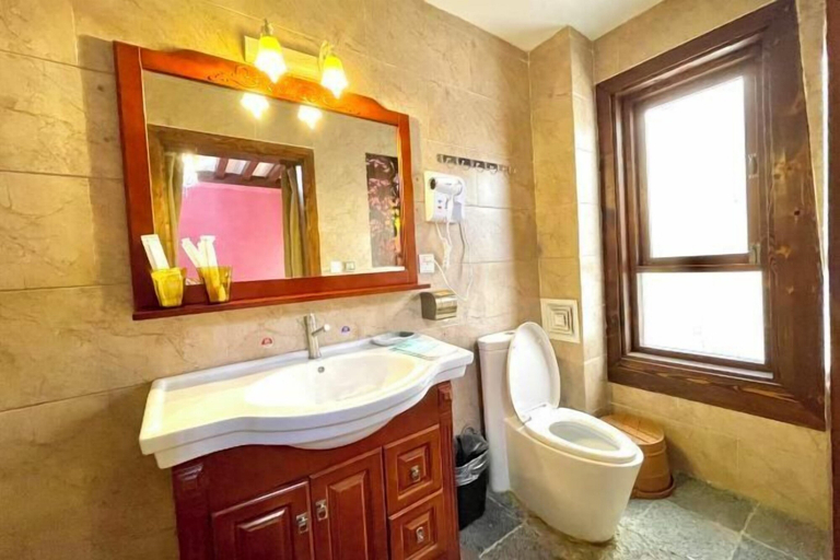 Bathroom 4, Good Journey Inn (Shangri-La Guangdong Club), Dêqên Tibetan