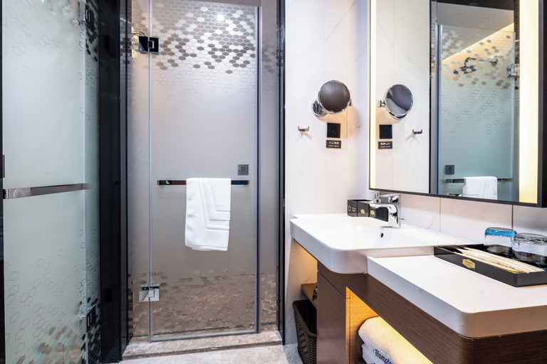 Bathroom 5, Hampton By Hilton Dongguan Machong, Dongguan
