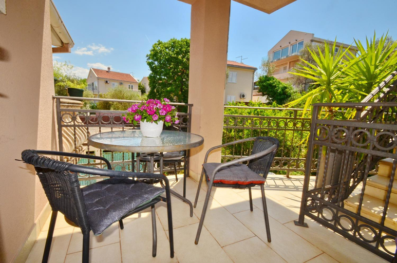 Others 4, Apartments Volat