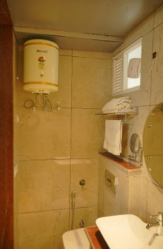 Bathroom, Goroomgo Gandhi's Paradise Dharamshala, Kangra
