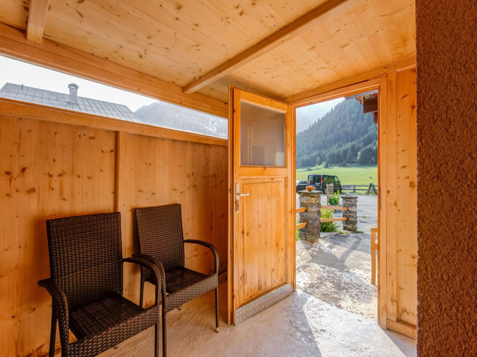 Others 2, Attractive Apartment in Galtur With Ski Storage, Landeck