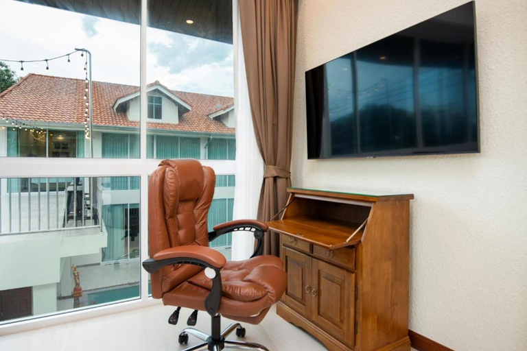 Television, Pratamnak Residence, Pattaya