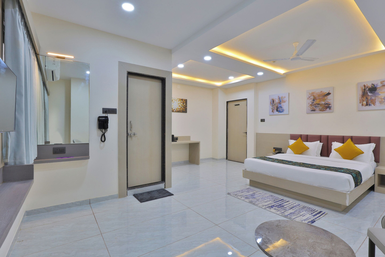 Others 4, Hotel The Grand Radhey, Anand