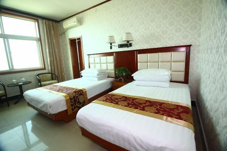 Bedroom 5, Guanghua Inn, Weinan