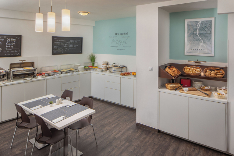 Food & Drinks 5, Escala Hotel & Suites, Budapesti