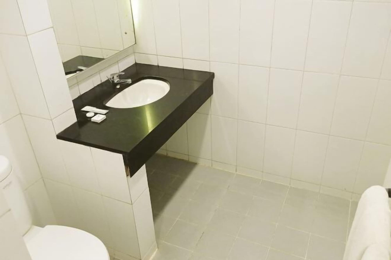 Bathroom 8