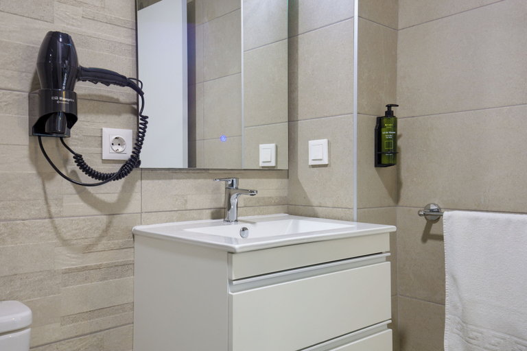 Bathroom 3, Arena 20 Suites, Valencia