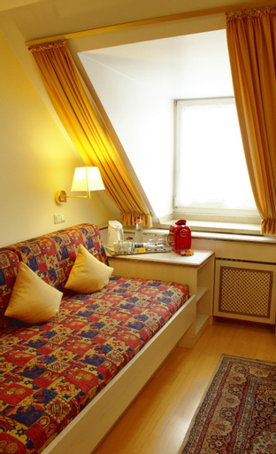 Bedroom 2, AppartementPension Zum Zacherl, München