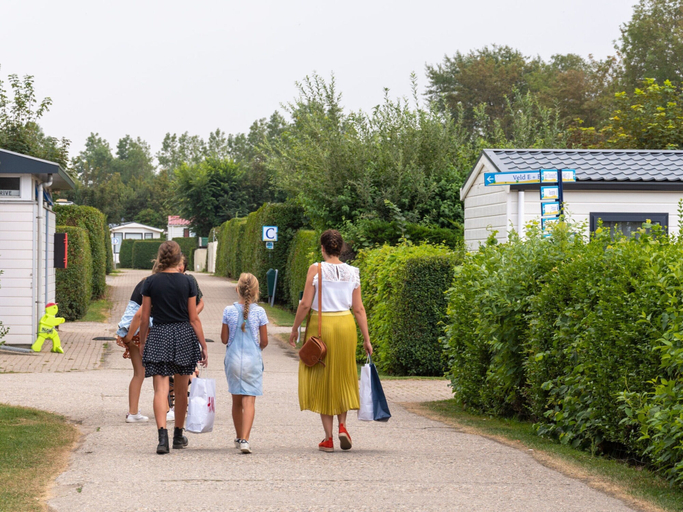 Others 3, Comfortable Chalet With Microwave, on a Holiday Park 1 km. From the Beach, Veere