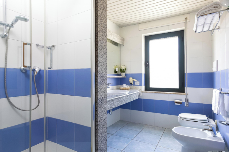Bathroom 5, Hotel Maria Rosaria, Nuoro