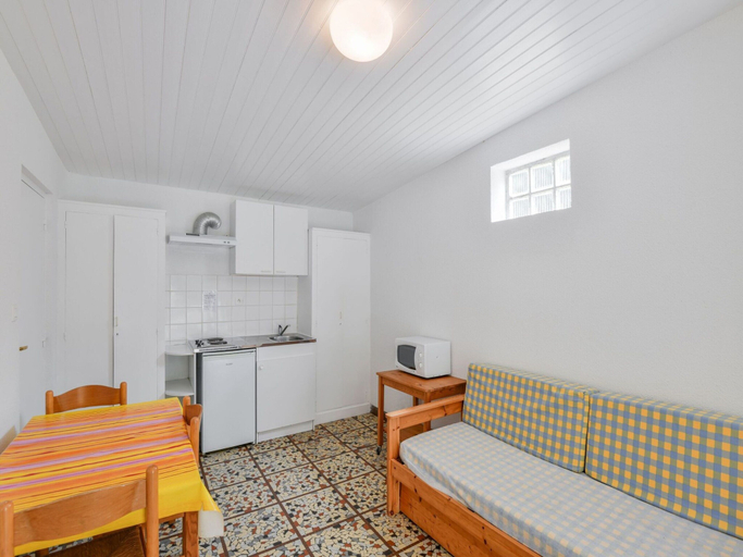 Others 5, Gite in holiday park with swimming pool, Charente-Maritime
