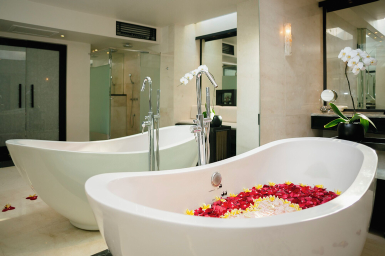 Bathroom 12