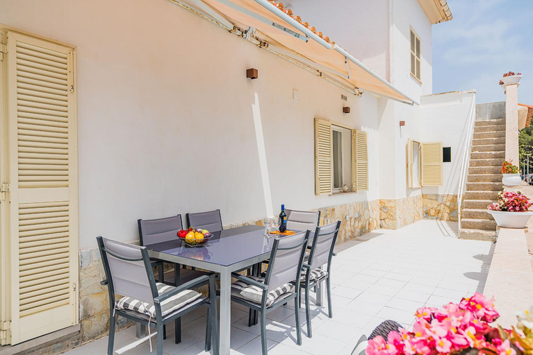 Others 5, Villa Bambu, Baleares