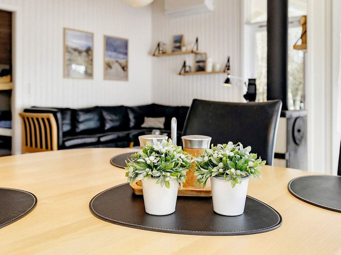 Dining 2, 4 Star Holiday Home in Jerup, Frederikshavn