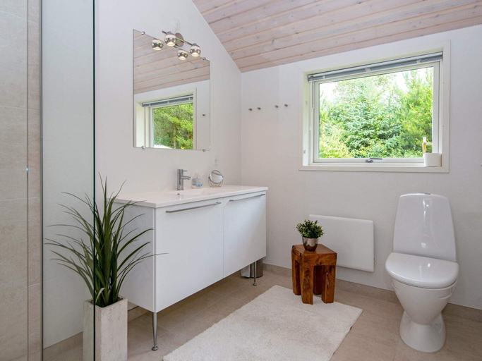 Bathroom 3, 6 Person Holiday Home in Oksbol, Varde