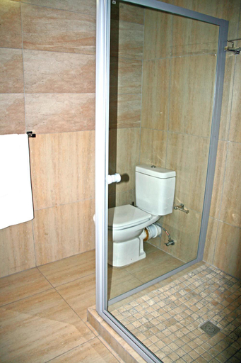 Bathroom 5, Merchant Business Class Hotel, Sedibeng