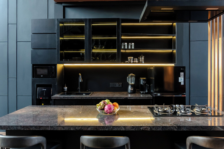 Dining Room 10