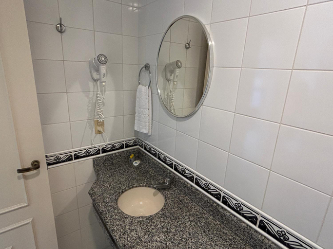 Bathroom 4, Golfinhos Apart Hotel, Florianopolis