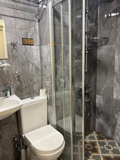 Bathroom 5, Maribor Hotel, Fatih