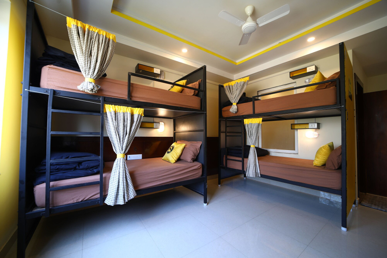 Bedroom, Weekends Forever Max Laxman Jhula, Garhwal