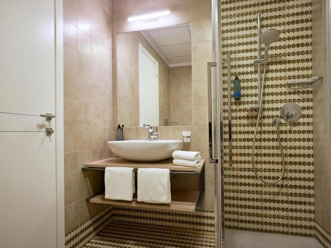 Bathroom, Granserena Hotel, Brindisi