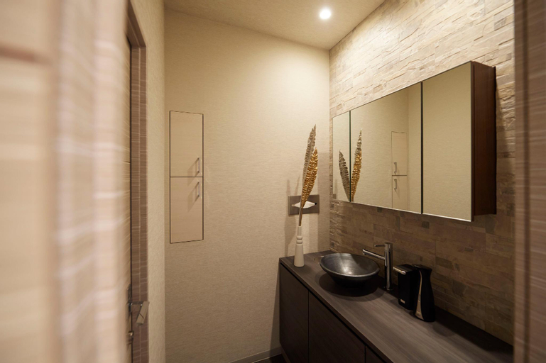Bathroom 15