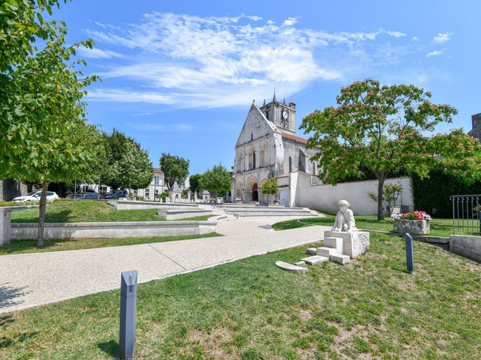 Exterior & Views 2, Gite in holiday park with swimming pool, Charente-Maritime