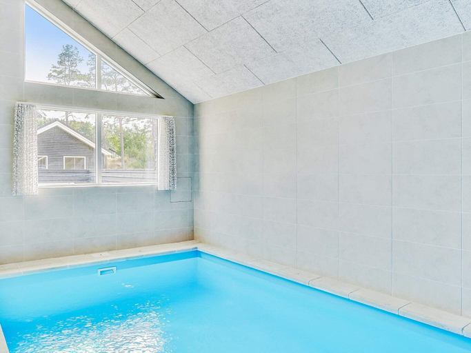 Pool 4, 5 Star Holiday Home in Vaeggerlose, Guldborgsund