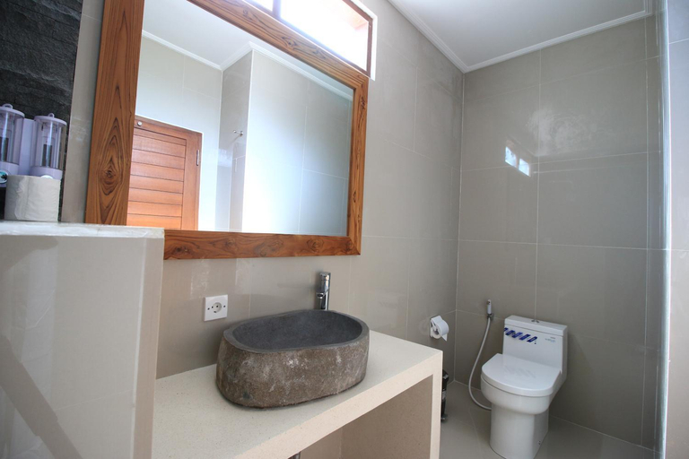Bathroom 1, Kakol Homestay, Badung