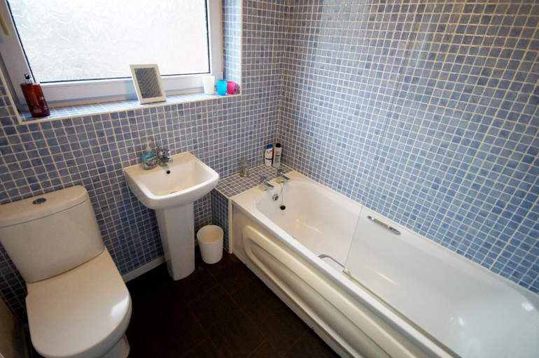 Bathroom, Yewdale House, Warwickshire