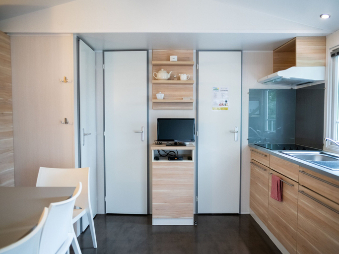 Others 5, Chalet in Olloy-sur-Viroin with Patio, Namur