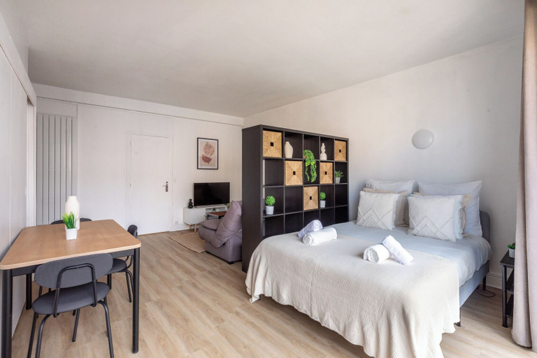 Others 5, Appartement Fastueux au 16eme, Paris