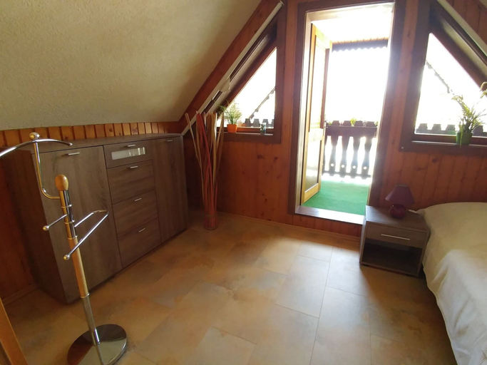 Bedroom 2, Sunlit Retreat With Garden, Ilm-Kreis