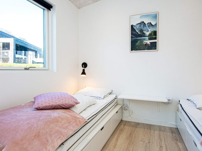 Room 4, 10 Person Holiday Home in Sjolund, Kolding