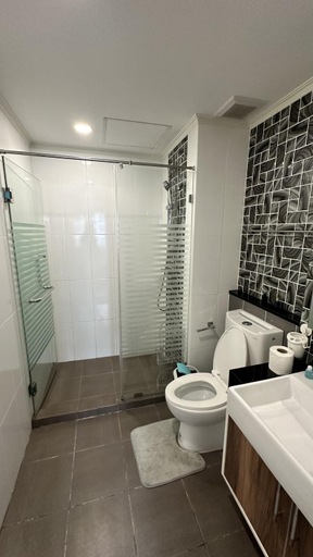 Bathroom 3, Dusit Grand Park by PSR, Pattaya