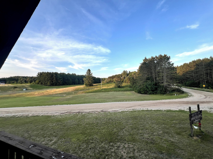 Others 4, Lost Pines Lodge, Wexford