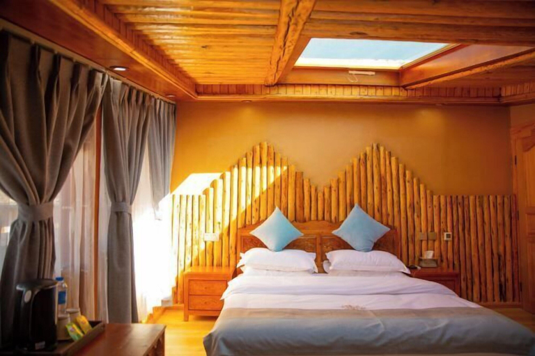 Bedroom 1, Spring Breeze Inn, Dêqên Tibetan