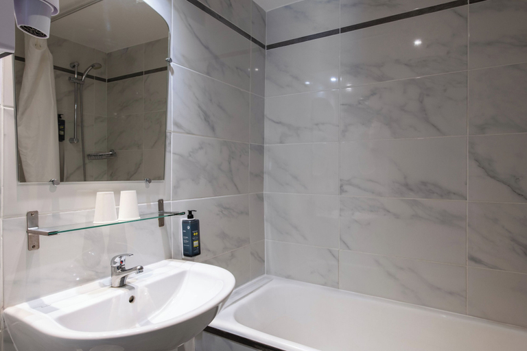 Bathroom 4, Hôtel Ambassadeur, Paris