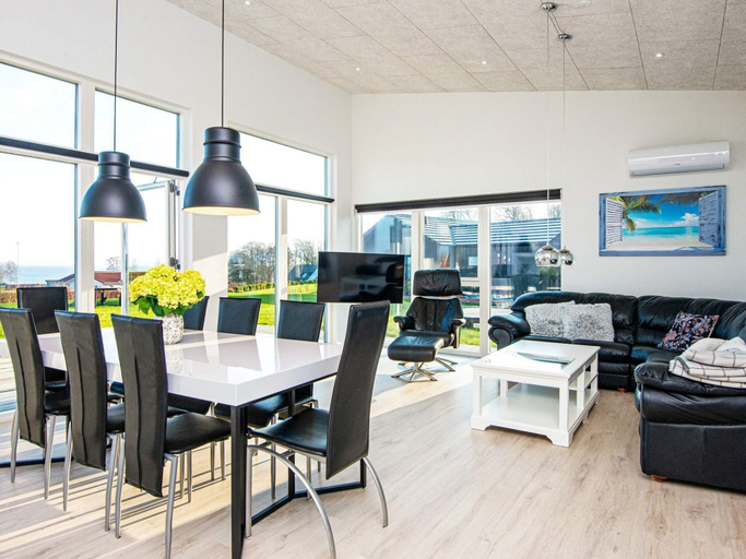 Dining 3, 10 Person Holiday Home in Sjolund, Kolding